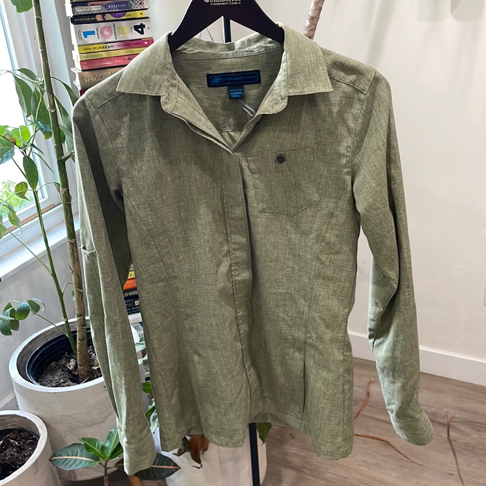 Eastern Mountain Sports green button down hiking shirt